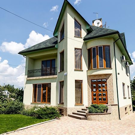 Sweet Home Hostel / Guest House Csernyivci Kültér fotó