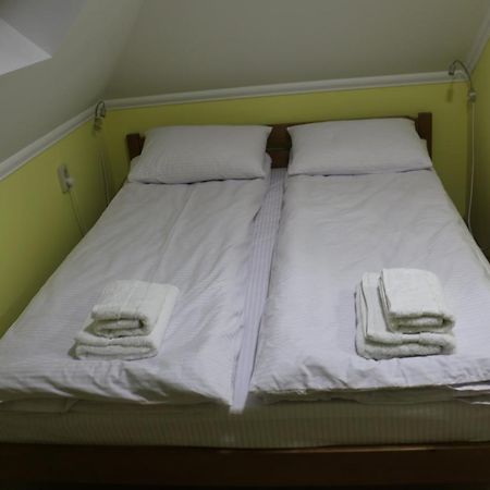 Sweet Home Hostel / Guest House Csernyivci Kültér fotó