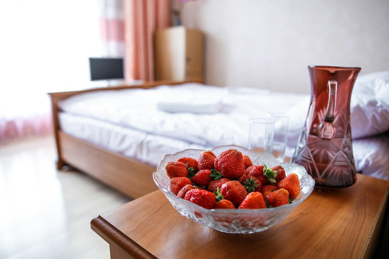 Sweet Home Hostel / Guest House Csernyivci Kültér fotó