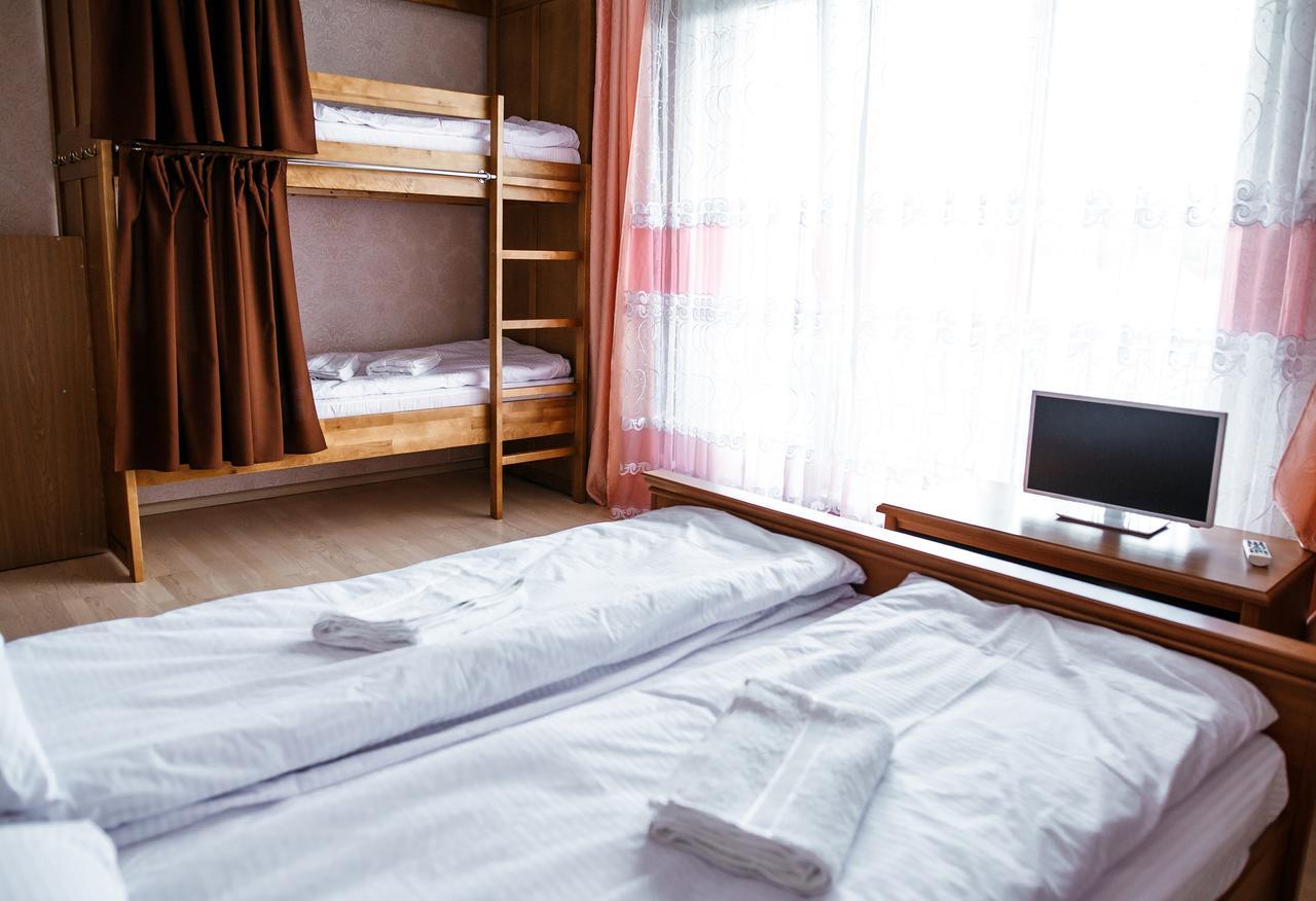 Sweet Home Hostel / Guest House Csernyivci Kültér fotó
