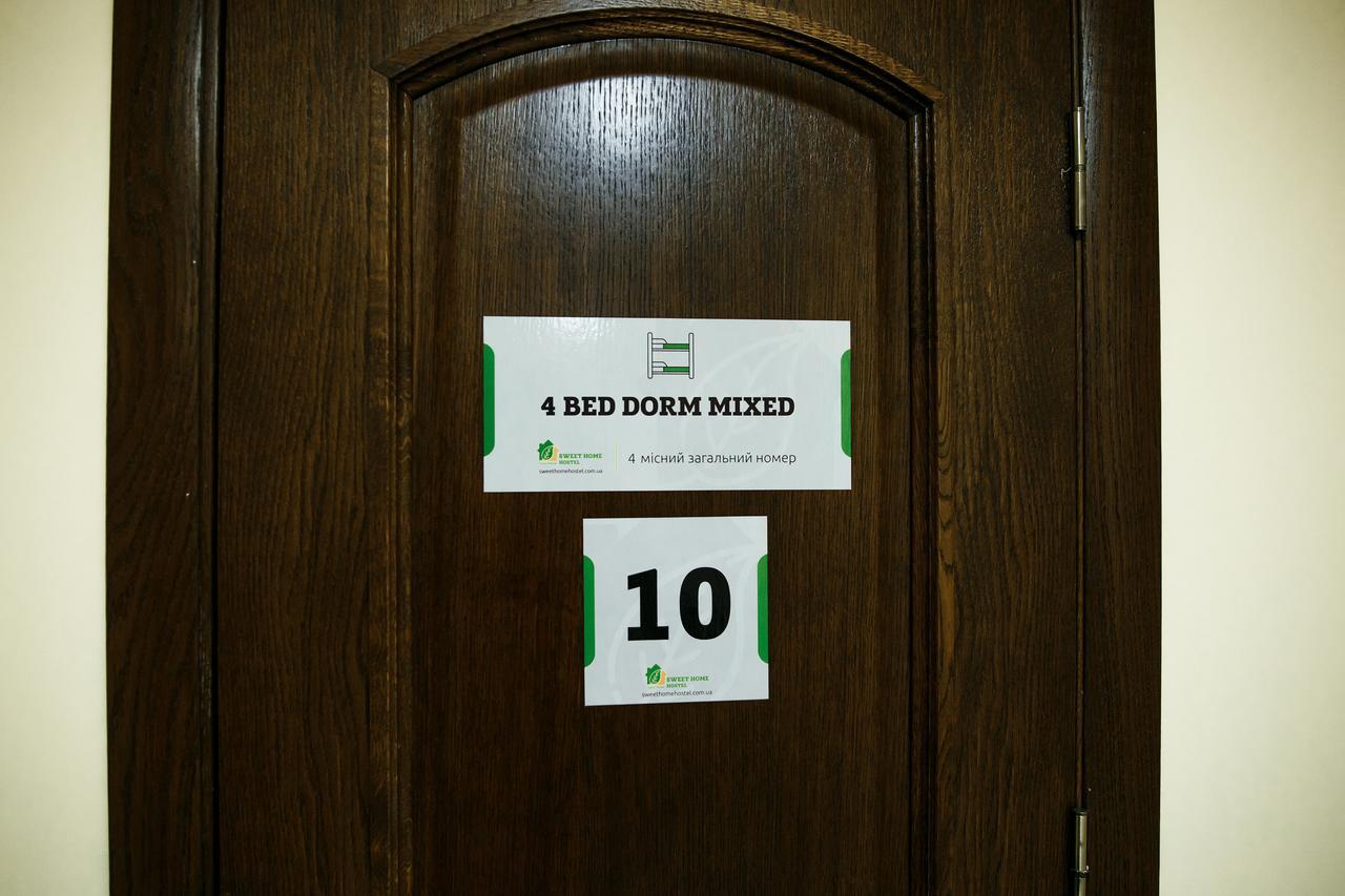 Sweet Home Hostel / Guest House Csernyivci Kültér fotó