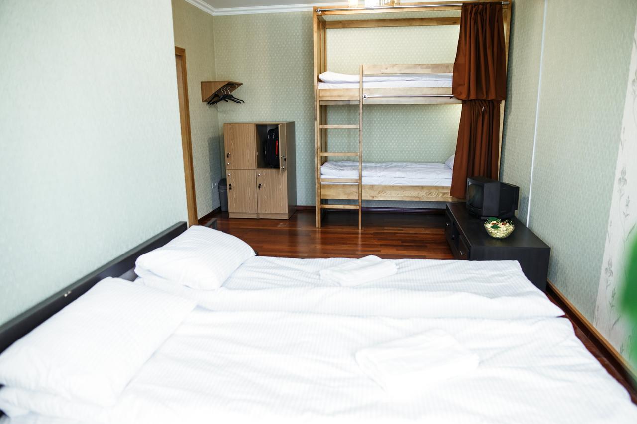 Sweet Home Hostel / Guest House Csernyivci Kültér fotó