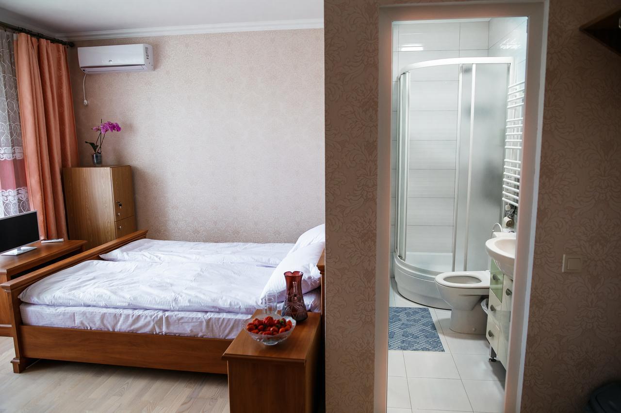 Sweet Home Hostel / Guest House Csernyivci Kültér fotó