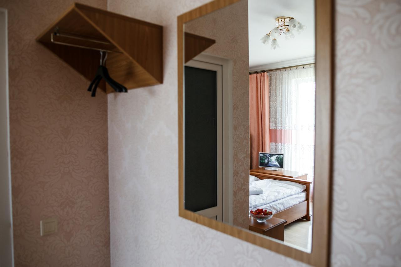 Sweet Home Hostel / Guest House Csernyivci Kültér fotó