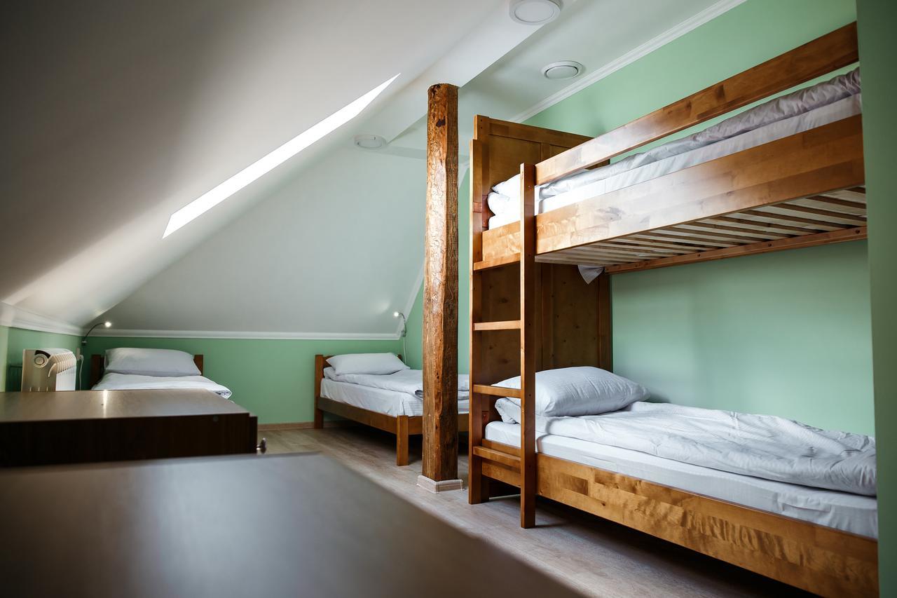 Sweet Home Hostel / Guest House Csernyivci Kültér fotó
