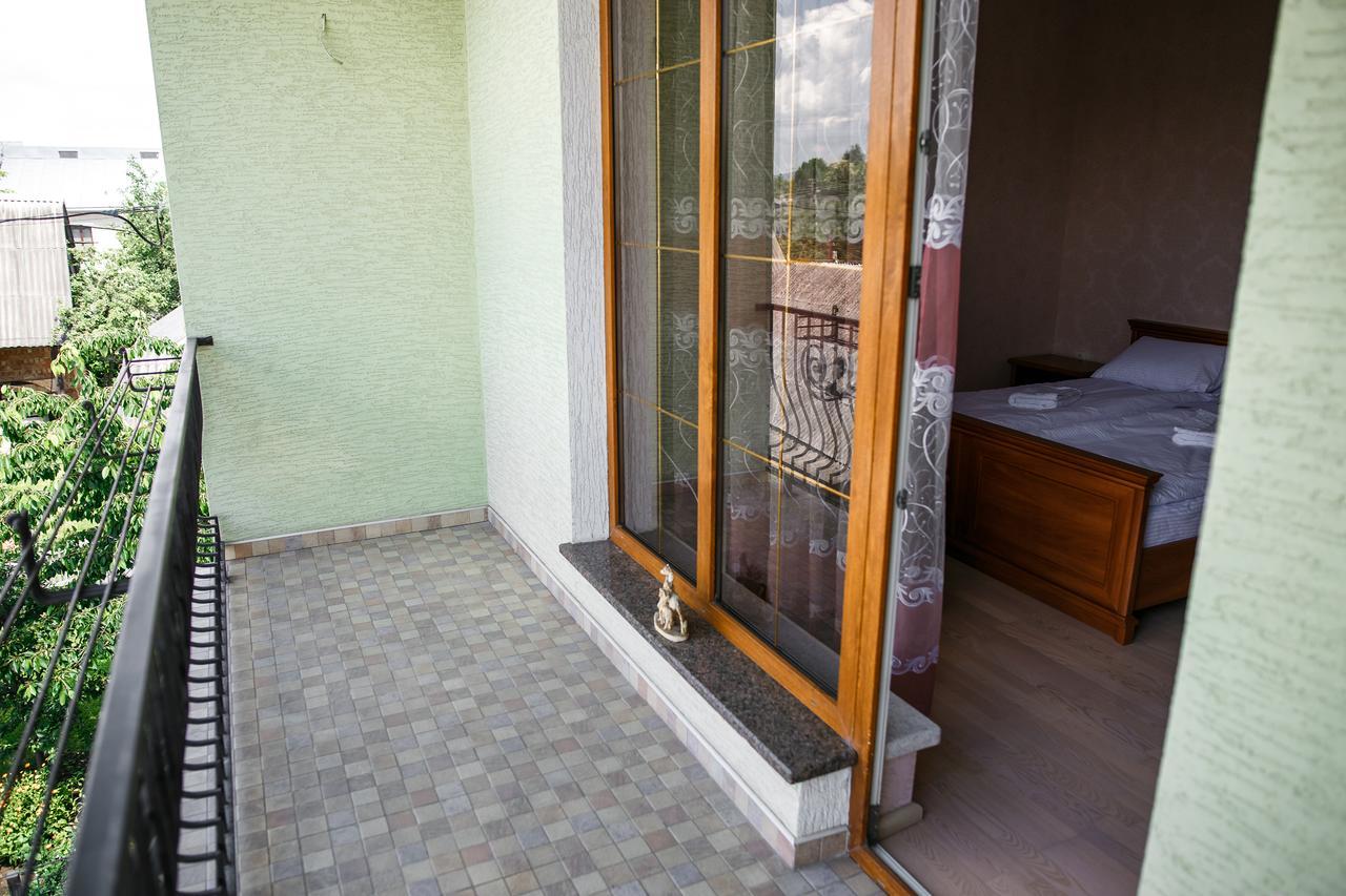 Sweet Home Hostel / Guest House Csernyivci Kültér fotó