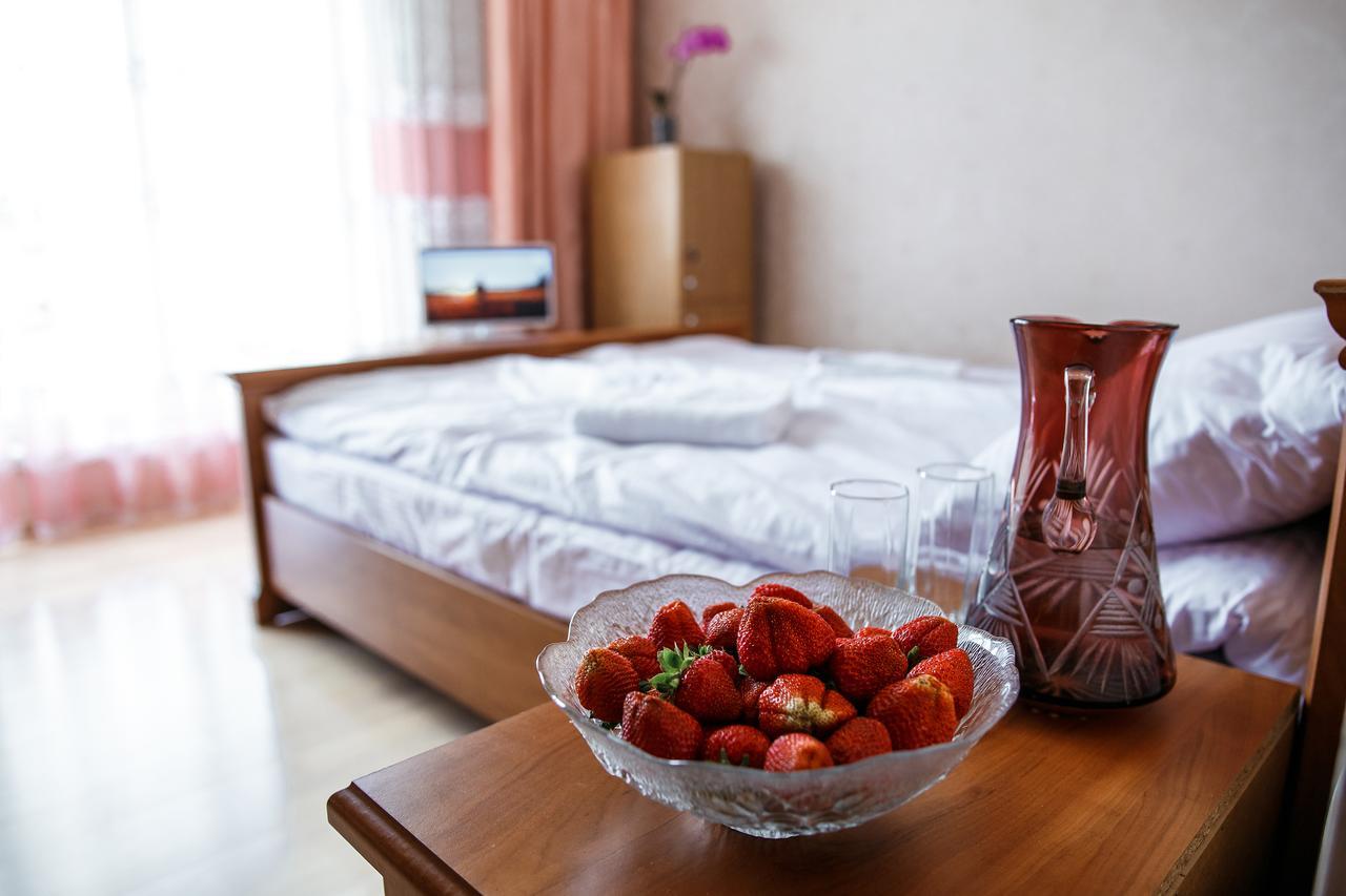 Sweet Home Hostel / Guest House Csernyivci Kültér fotó
