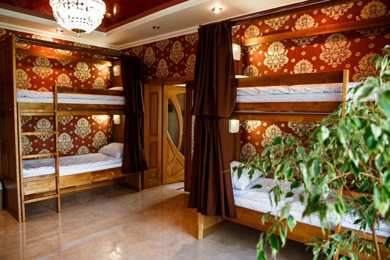 Sweet Home Hostel / Guest House Csernyivci Kültér fotó