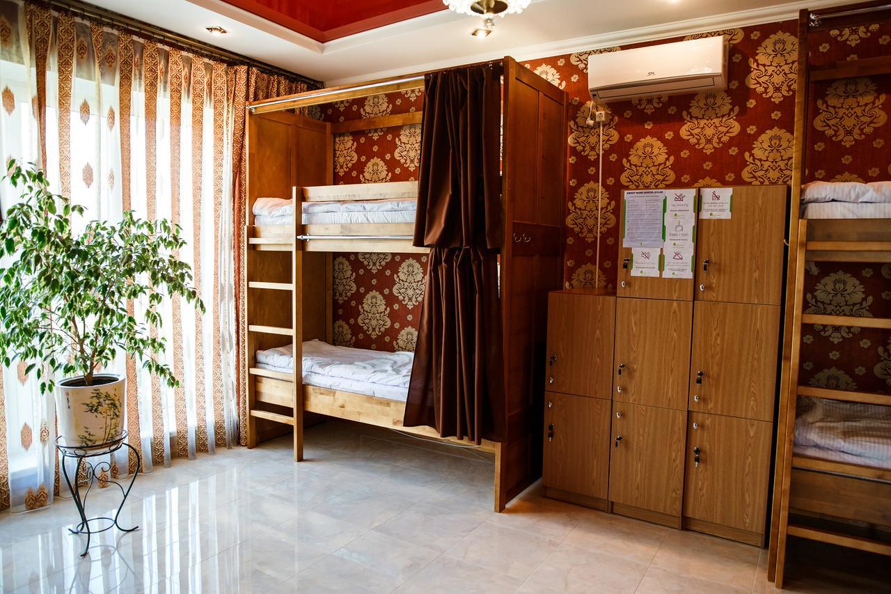 Sweet Home Hostel / Guest House Csernyivci Kültér fotó