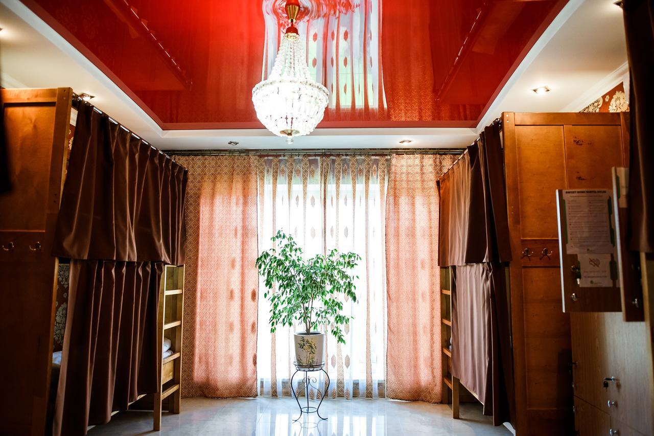 Sweet Home Hostel / Guest House Csernyivci Kültér fotó