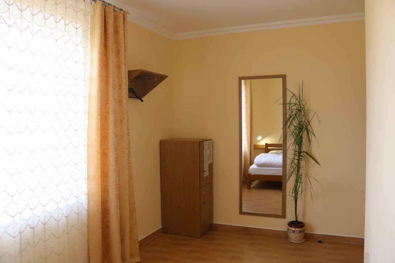 Sweet Home Hostel / Guest House Csernyivci Kültér fotó