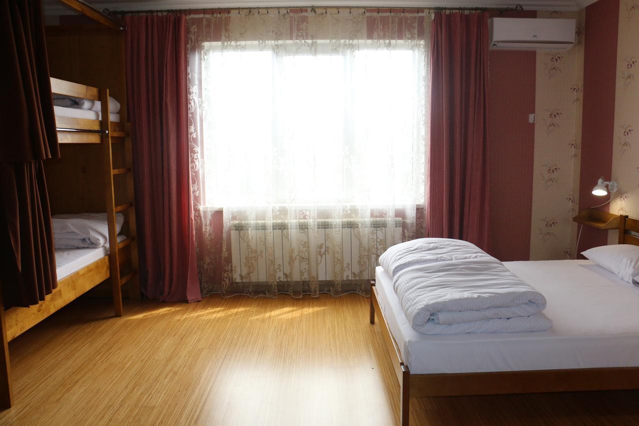 Sweet Home Hostel / Guest House Csernyivci Kültér fotó