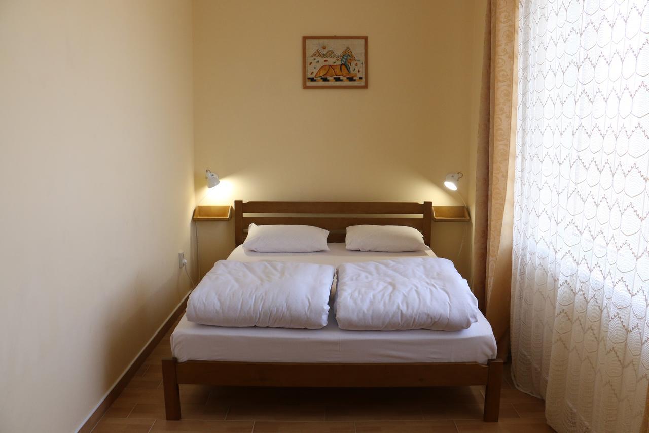 Sweet Home Hostel / Guest House Csernyivci Kültér fotó