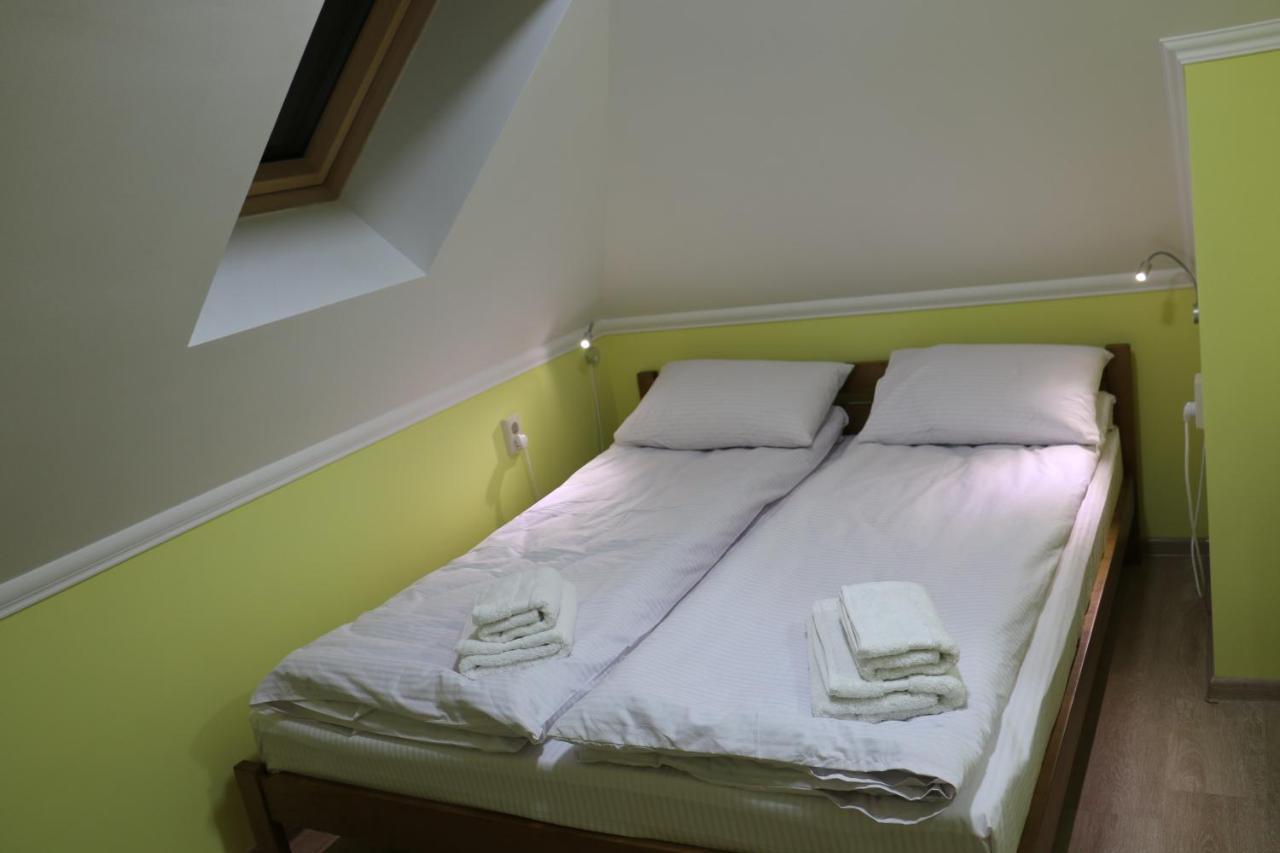Sweet Home Hostel / Guest House Csernyivci Kültér fotó