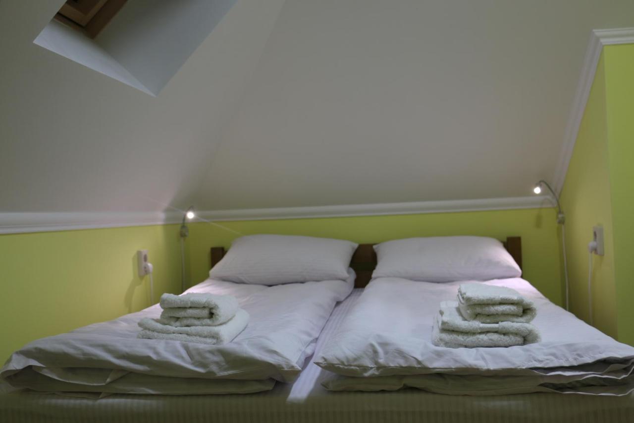Sweet Home Hostel / Guest House Csernyivci Kültér fotó